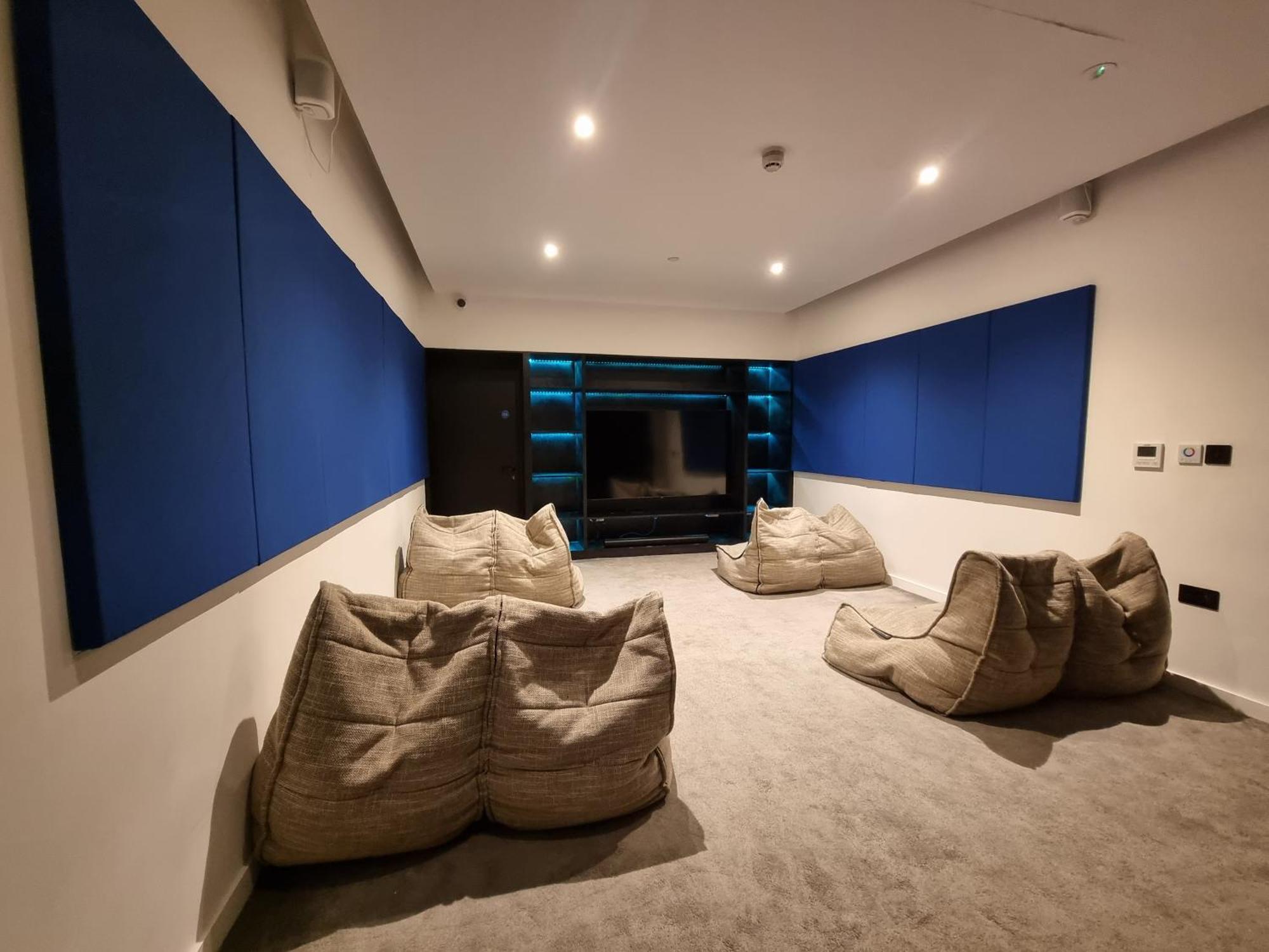 Trafford Suite Modern 1 Bed With Cinema Room Манчестер Экстерьер фото