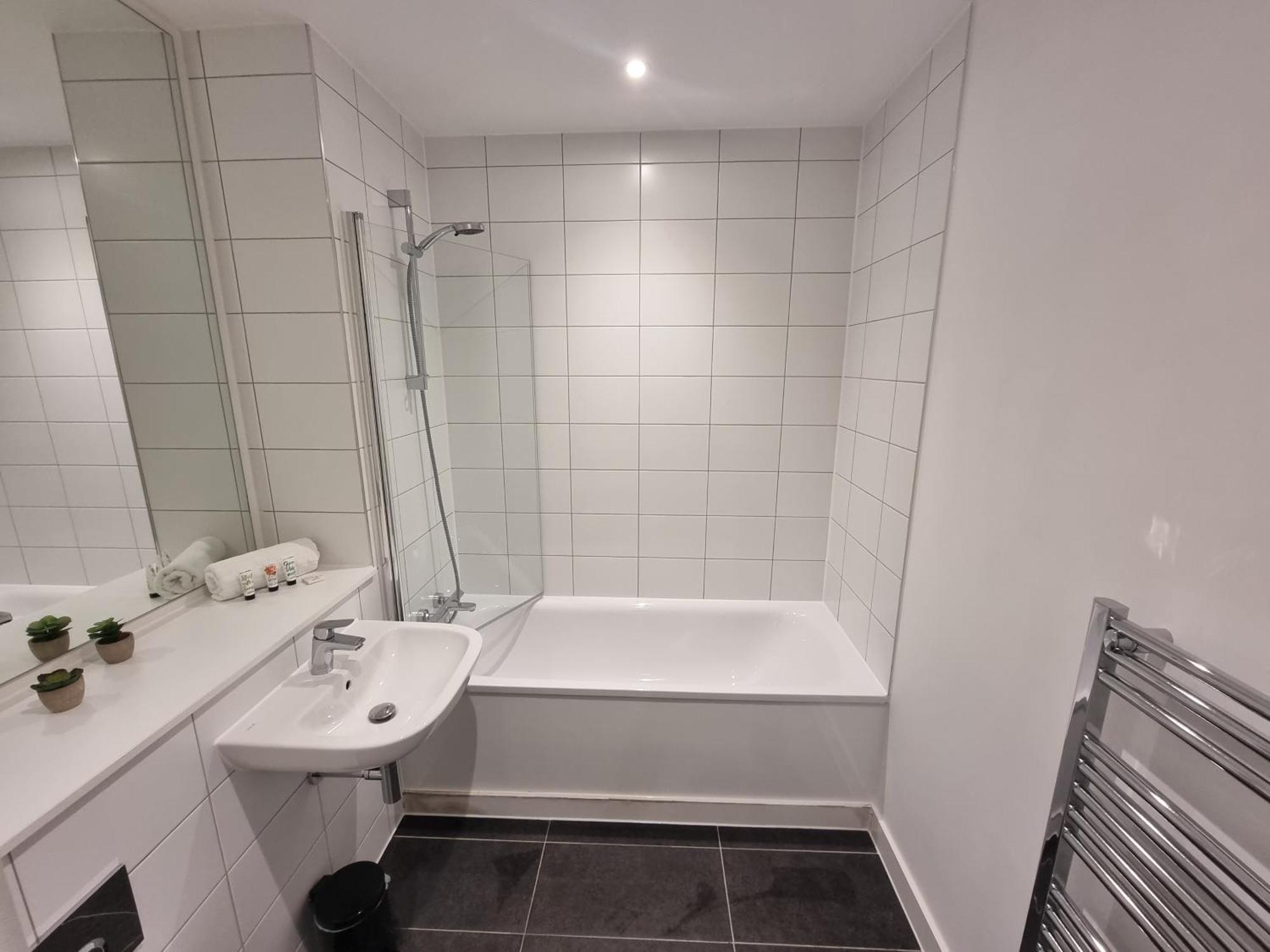Trafford Suite Modern 1 Bed With Cinema Room Манчестер Экстерьер фото